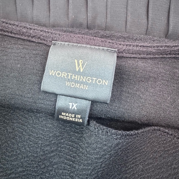 Worthington Woman Black Pleated Top Gold Zipper Shoulder Blouse Plus Size 1X - Picture 11 of 12